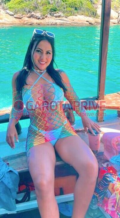  Valentina Ferrai Sou uma morena atraente, simpática e perfumada. 