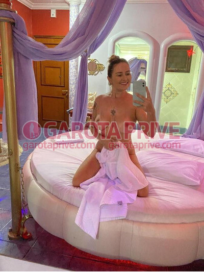  Aylla Loirinha deliciosa para te deixar louco na chamada de vídeo 